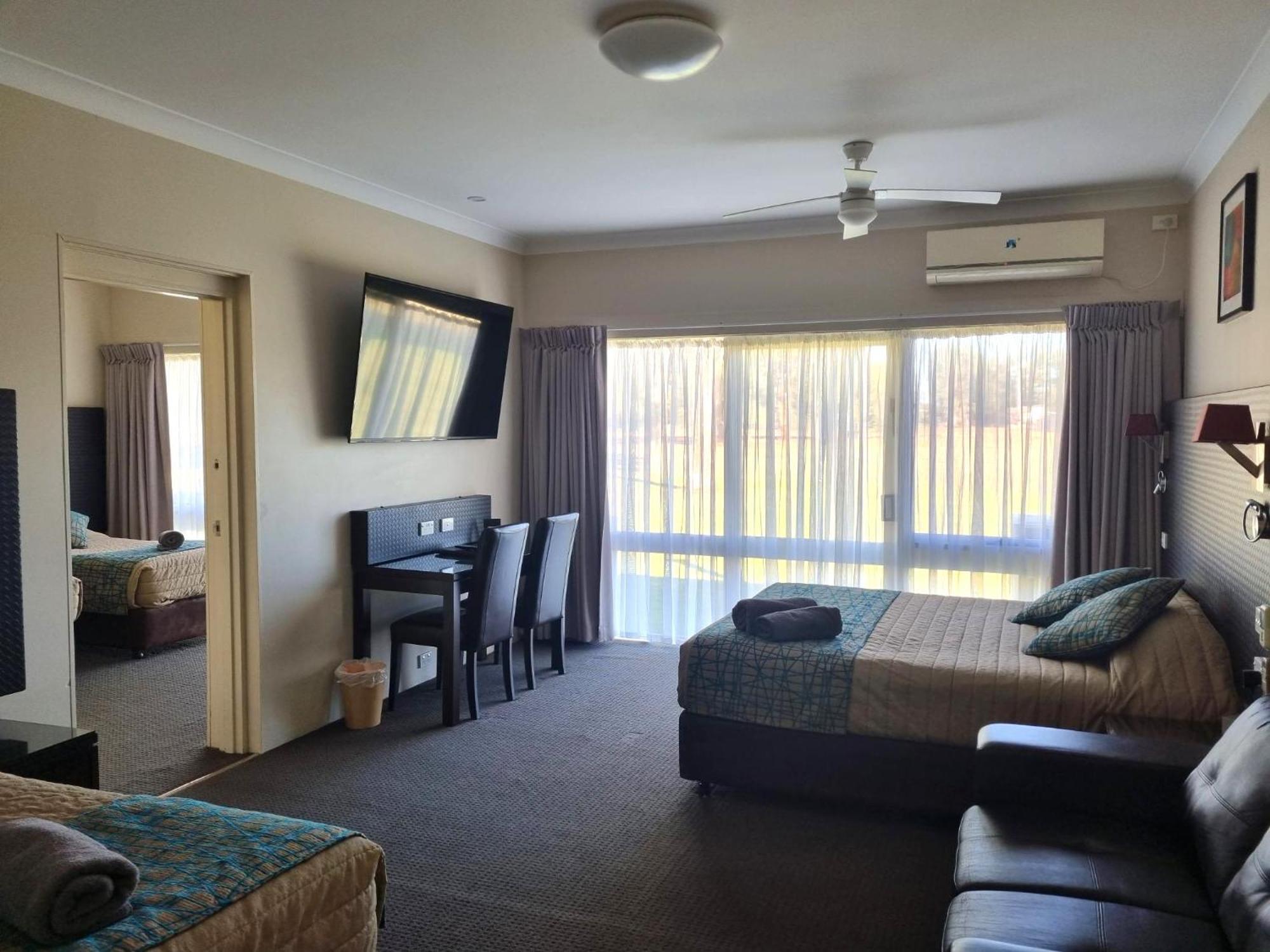 Australian Homestead Motor Lodge Wagga Wagga Esterno foto